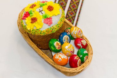 Paskalya yumurtaları ve Paskalya kek