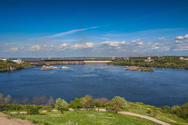 Dnieper hidroelektrik enerji santrali (Dnieproges görünümünü)