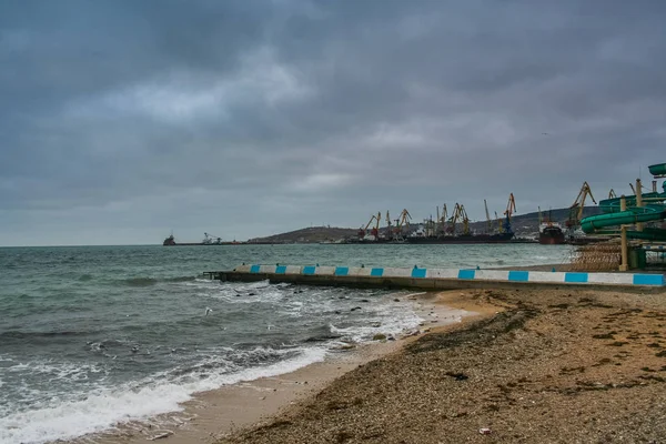 Kikötő, strand-Feodosiya. — Stock Fotó