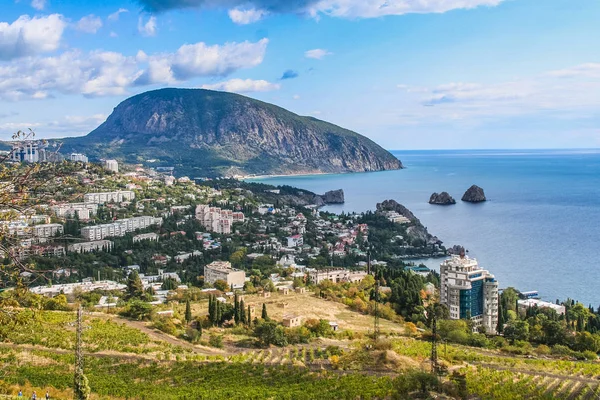 Gurzuf ilçesi ve Mount Ayu-Dag