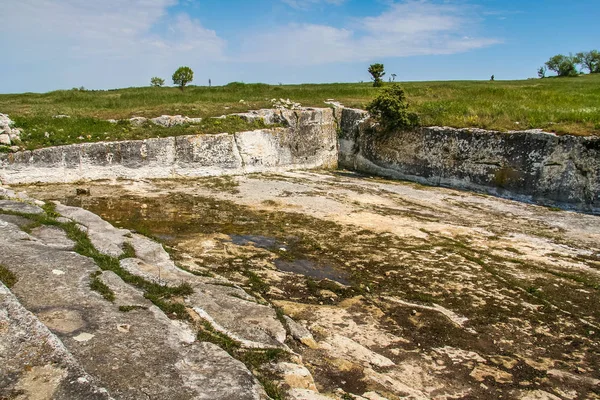 Chufut-Kale es una ciudad fortaleza medieval — Foto de Stock