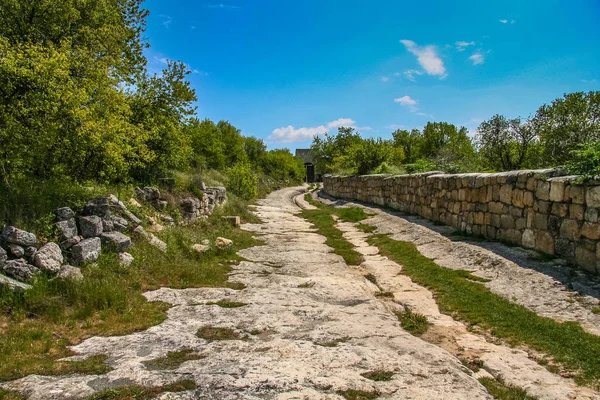Chufut-Kale bir ortaçağ kalesi yeridir