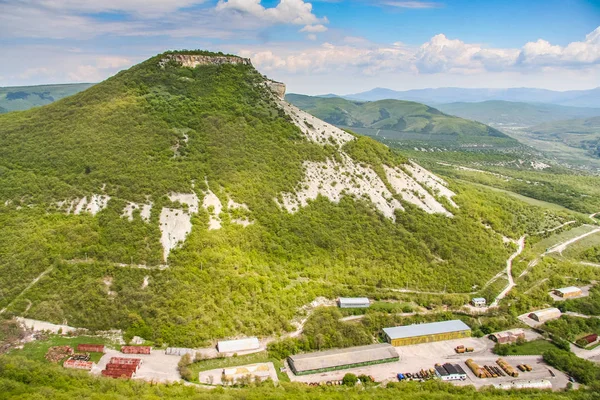 Chufut-Kale es una ciudad fortaleza medieval — Foto de Stock