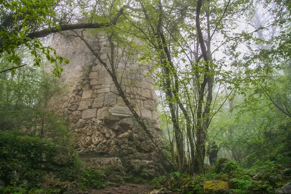 Die Ruinen der Festung Mangup — Stockfoto