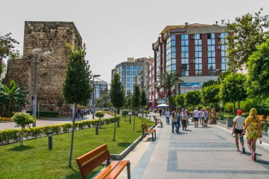 antalya sokaklarında