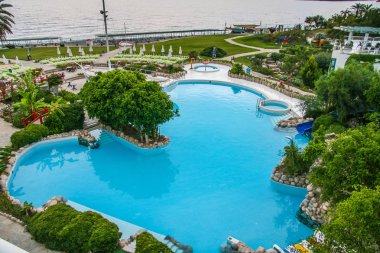 Otel Camyuva köy sokaklarında