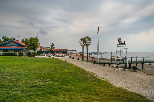 Straten van het hotel in het dorp van Camyuva — Stockfoto