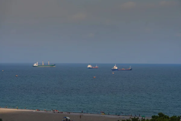 Kapal-kapal di jalan di Laut Mediterania — Stok Foto