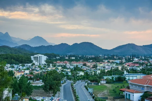 Otel Camyuva köy sokaklarında