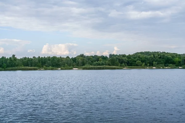 Skalistego brzegu wyspa Chortycia — Zdjęcie stockowe