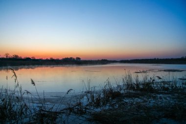 Sabah sis su üzerinde