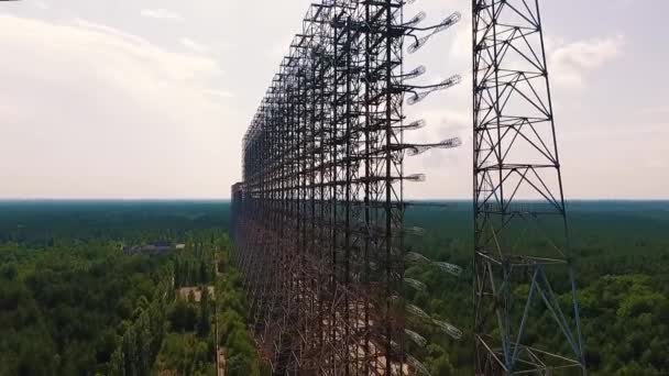 Горизонт РЛС "Дуга" в Чернобыльской зоне отчуждения . — стоковое видео