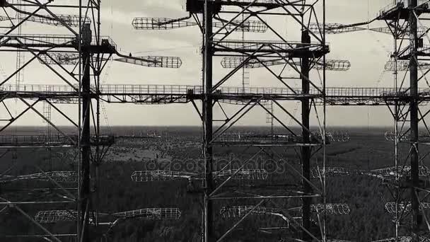 Горизонт радіолокаційної станції "Дуга" у Чорнобильській зоні відчуження. — стокове відео