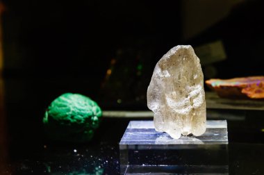 Garnet grubunda portakal Spessartine