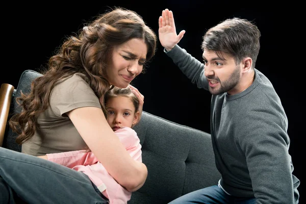 Padre agresivo y familia — Foto de Stock