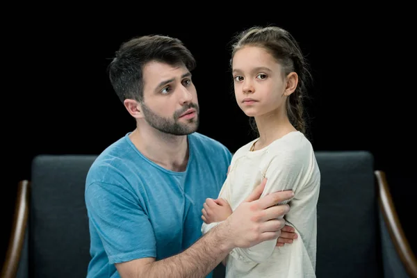 Молодой отец и дочь — стоковое фото