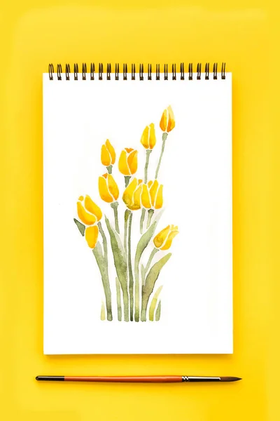Bloemen tekening en borstel — Stockfoto