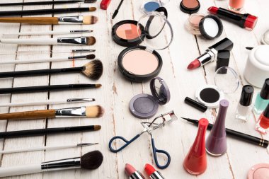brushes and decorative cosmetics