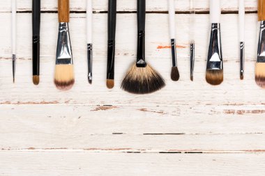 various makeup brushes