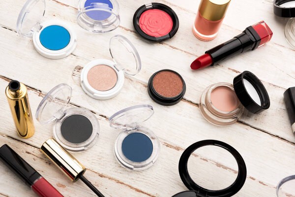 Кисти и декоративная косметика
