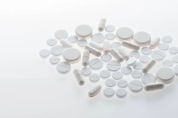 Medical pills and capsules — Stock Photo