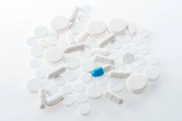 Medical pills and capsules — Stock Photo