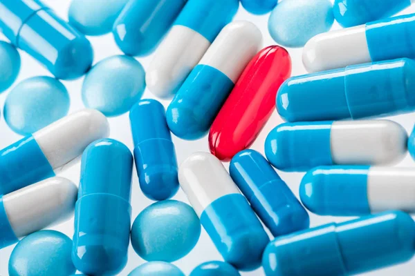 Pilules et capsules médicales — Photo de stock