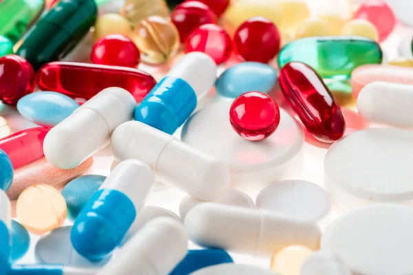 Pillen und Kapseln für die Medizin — Stockfoto