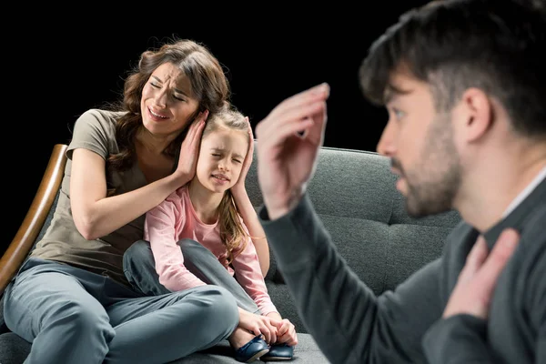 Familia teniendo conflicto - foto de stock