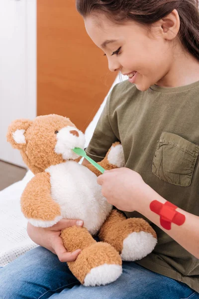 Girl with teddy bear — Stock Photo, Image