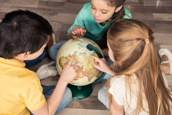 children with globe in library