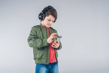 kulaklık sevimli oğlan 