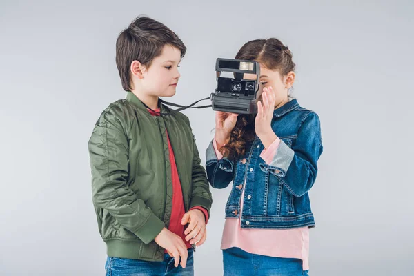 Niños tomando fotos — Foto de Stock