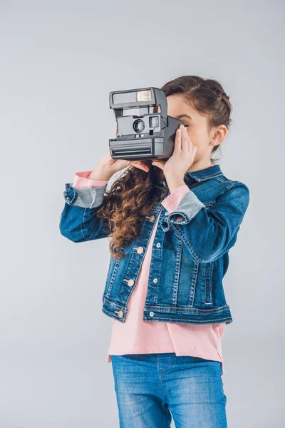 Girl taking pictures — Stock Photo, Image