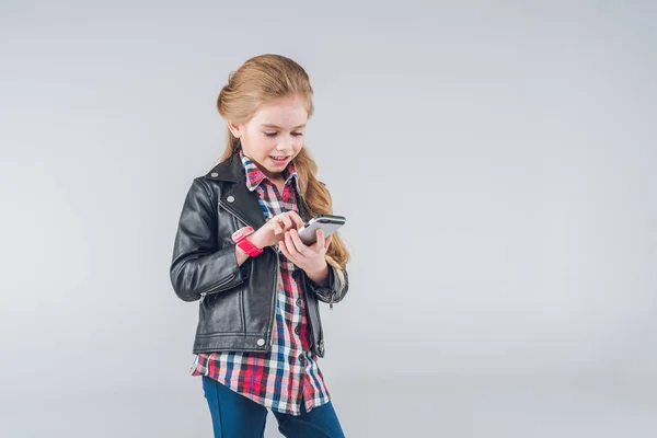 Mädchen mit Smartphone — Stockfoto