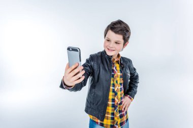Çocuk selfie yapma