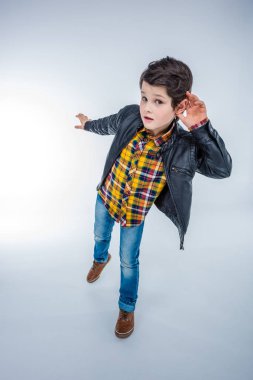 şık küçük çocuk