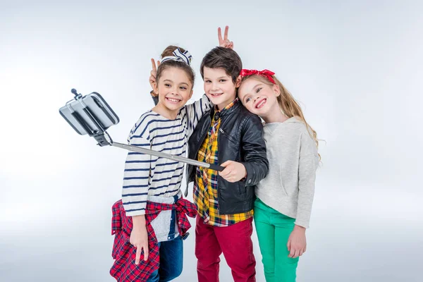 Kinder machen Selfie Stockbild