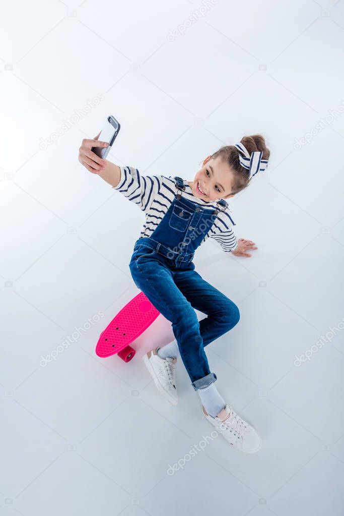 girl making selfie