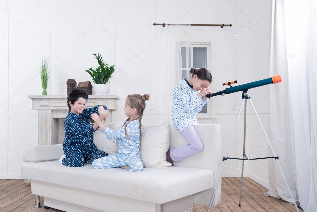 kids playing with telescope
