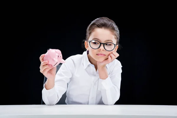 Mädchen gibt sich als Geschäftsfrau aus — Stockfoto