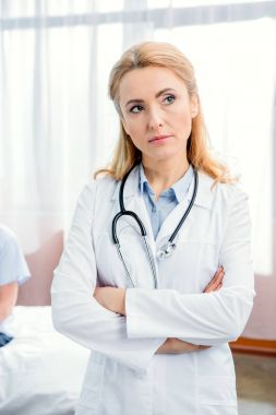 dalgın doktor stetoskop ile