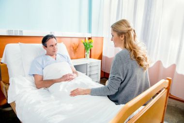 karısı kocasını ziyaret