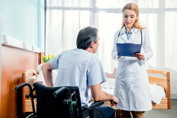 Elderly man sitting in wheelchair — Stock Photo, Image