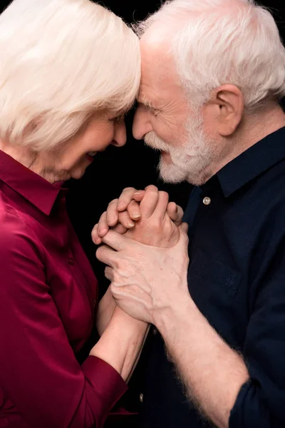 Sénior casal segurando as mãos — Fotografia de Stock