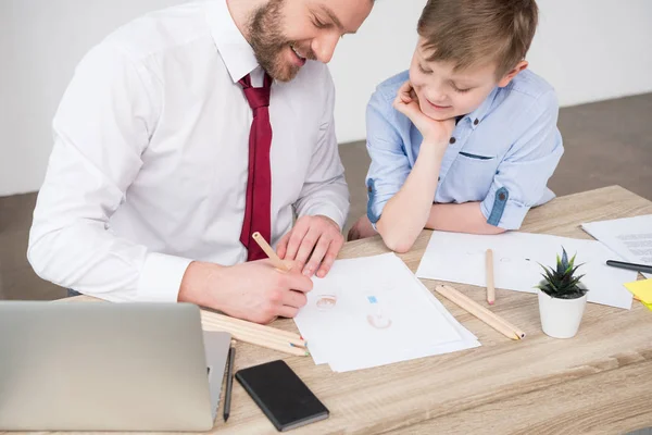 Businessman with son in office — Stock Photo, Image