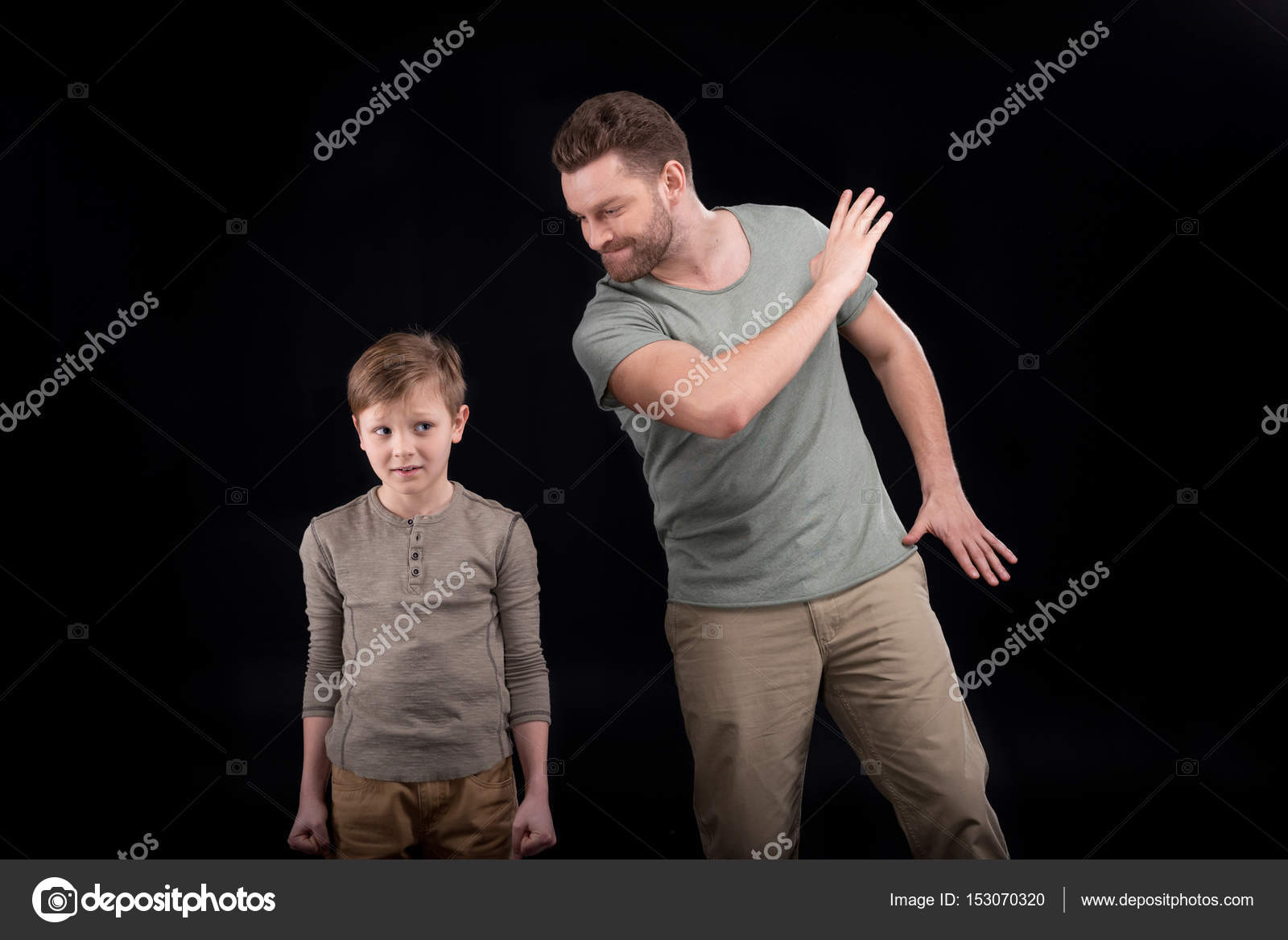 отец угрожает. застрелил участкового пограничники. отец обнимает убийцу сына. ребенок угрожает. отец ругает подростка.