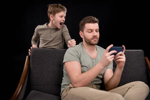 Vater und Sohn im Konflikt — kostenloses Stockfoto