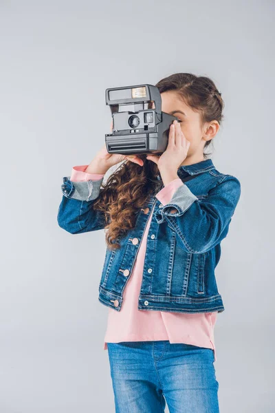 Girl taking pictures — Stock Photo