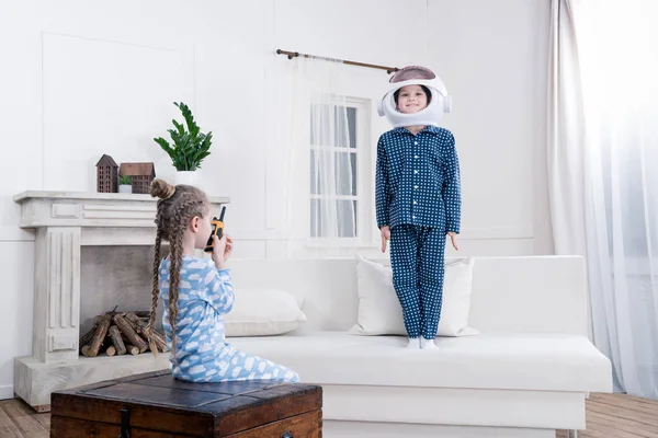 Kids playing cosmonauts — Stock Photo